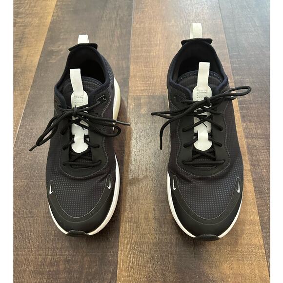 Nike Air Max Motion 2 Sneakers Black White Women’s Size 7 Running Shoes - Picture 2 of 8